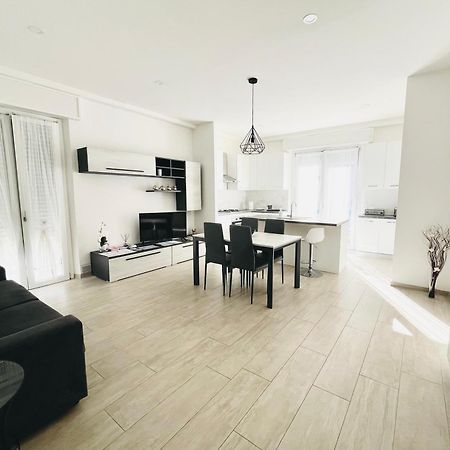 רימיני Marina Centro Harbor Apartment מראה חיצוני תמונה